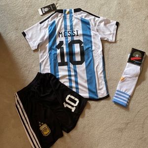⚽️ NWT Messi youth blue and white stripe jersey #10 set